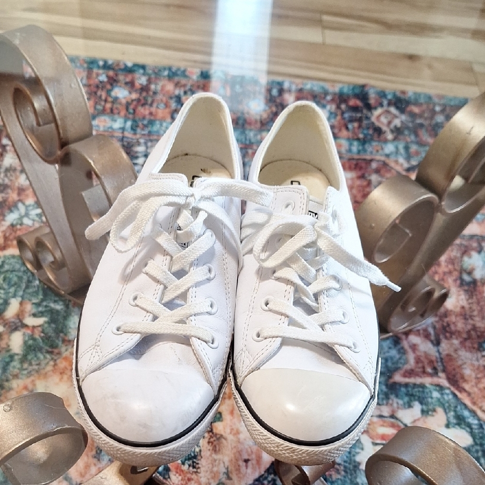Converse White Canvas Sneakers Classic Low-Top Design